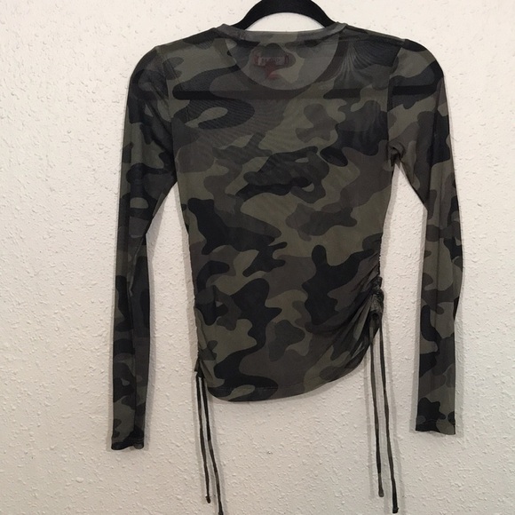 Guess Sheer Camouflage Insignia Baby Cinched Side Tee size XS - Picture 5 of 7